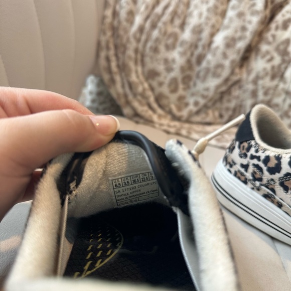 Sketchers - Picture 4 of 4